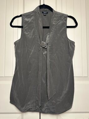 Ann Taylor Black Label Olive Green 100% Silk Sleeveless Blouse Top Tie Neck 8